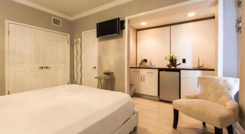 Bed in Odyssey of South Beach Apart Hotel