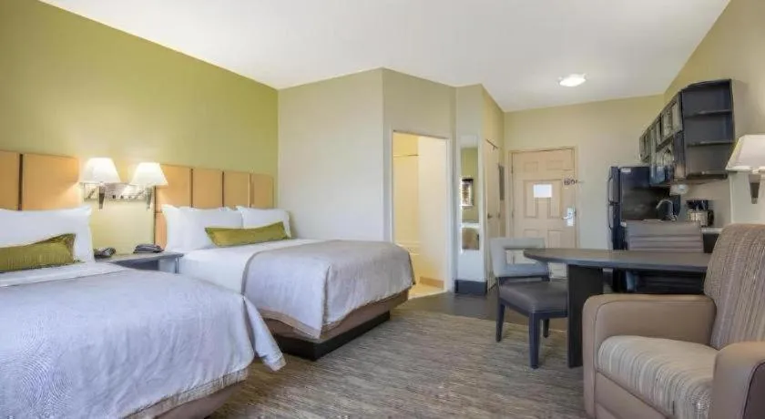 Bed in Candlewood Suites Jefferson City By IHG