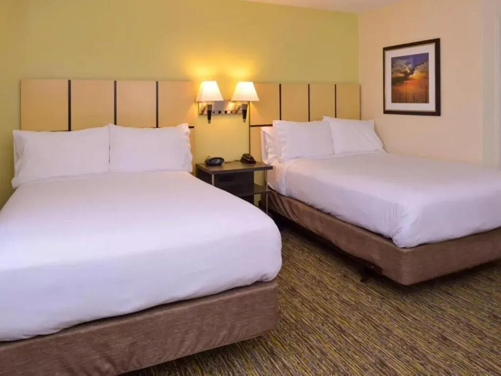 Bed in Candlewood Suites Jefferson City By IHG