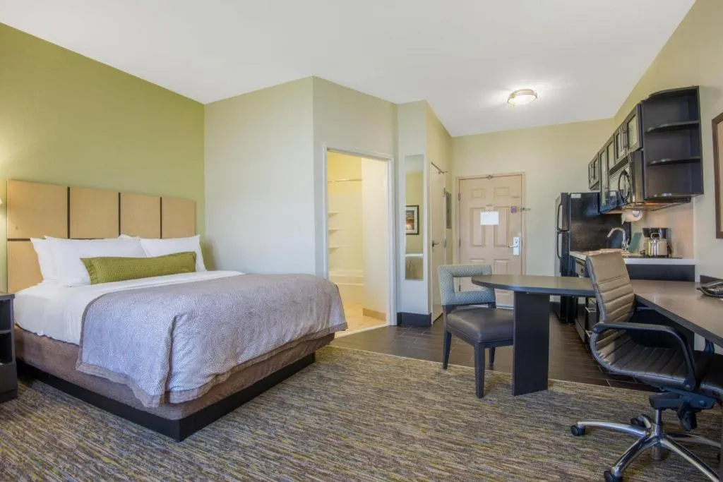Bed in Candlewood Suites Jefferson City By IHG
