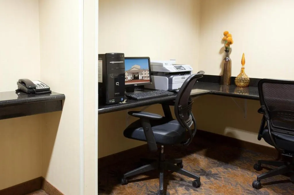 Holiday Inn Express Hotel & Suites Lamar By IHG