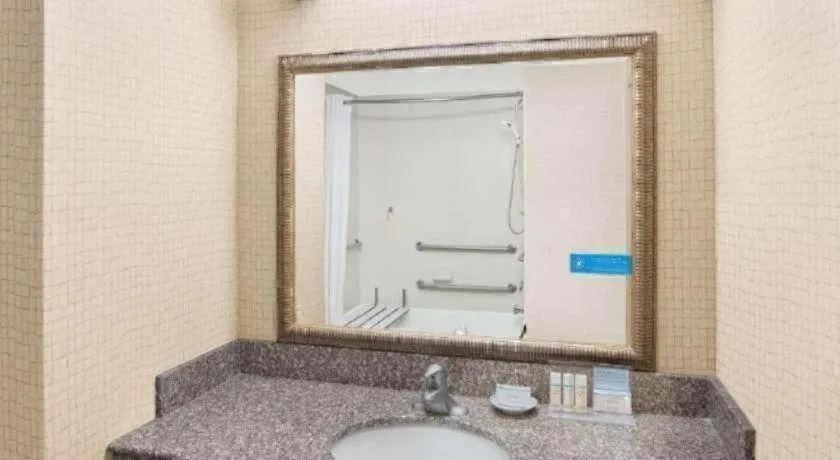 Hampton Inn & Suites Savannah-Airport