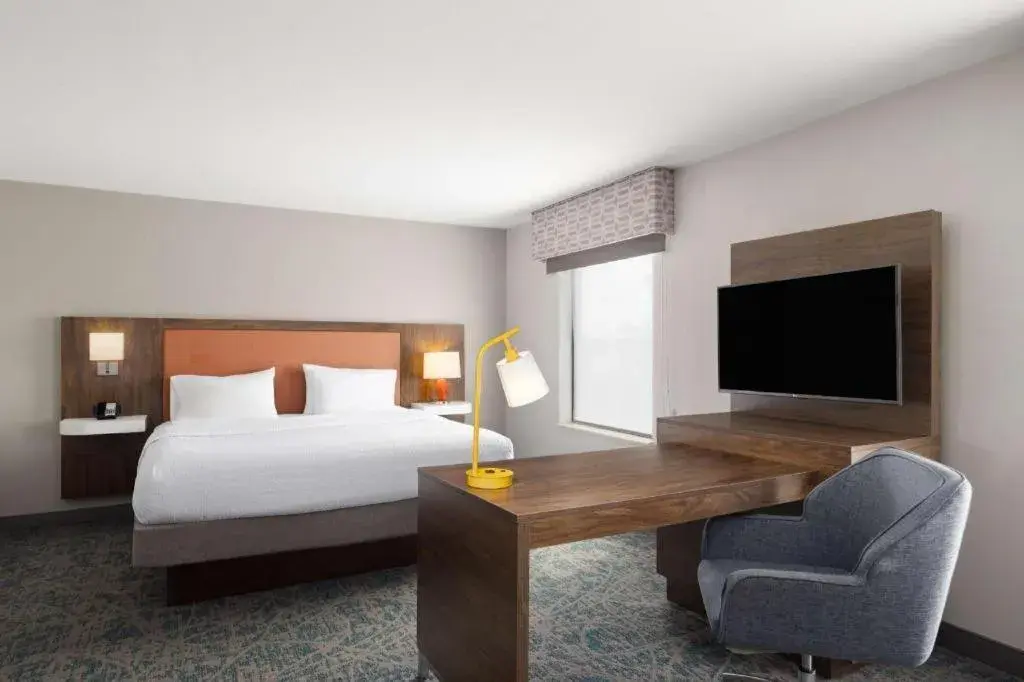 Bed in Hampton Inn & Suites Savannah-Airport Bed in Hampton Inn & Suites Savannah-Airport