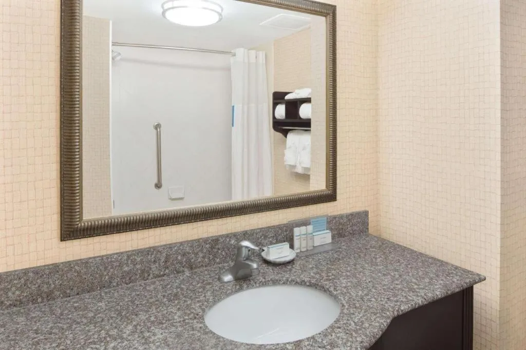 Hampton Inn & Suites Savannah-Airport