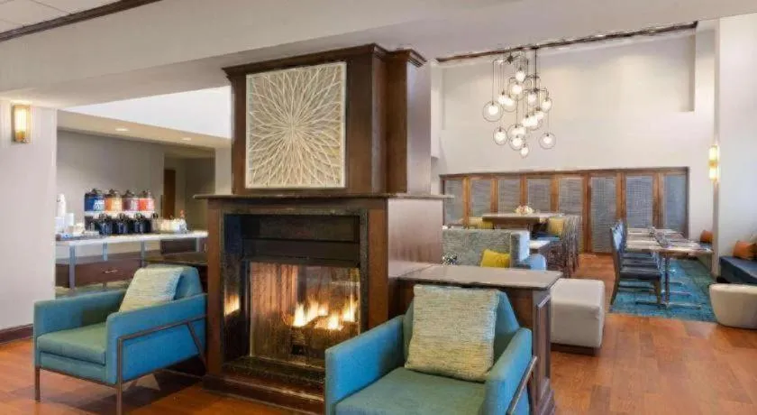 Hampton Inn & Suites Savannah-Airport