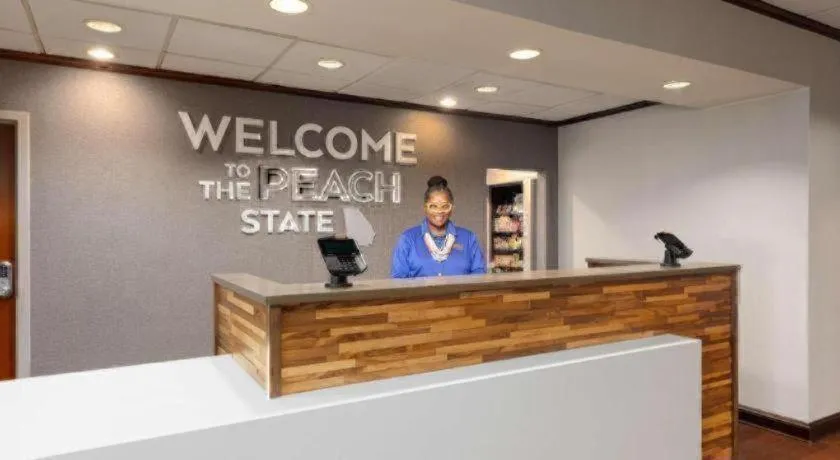 Hampton Inn & Suites Savannah-Airport