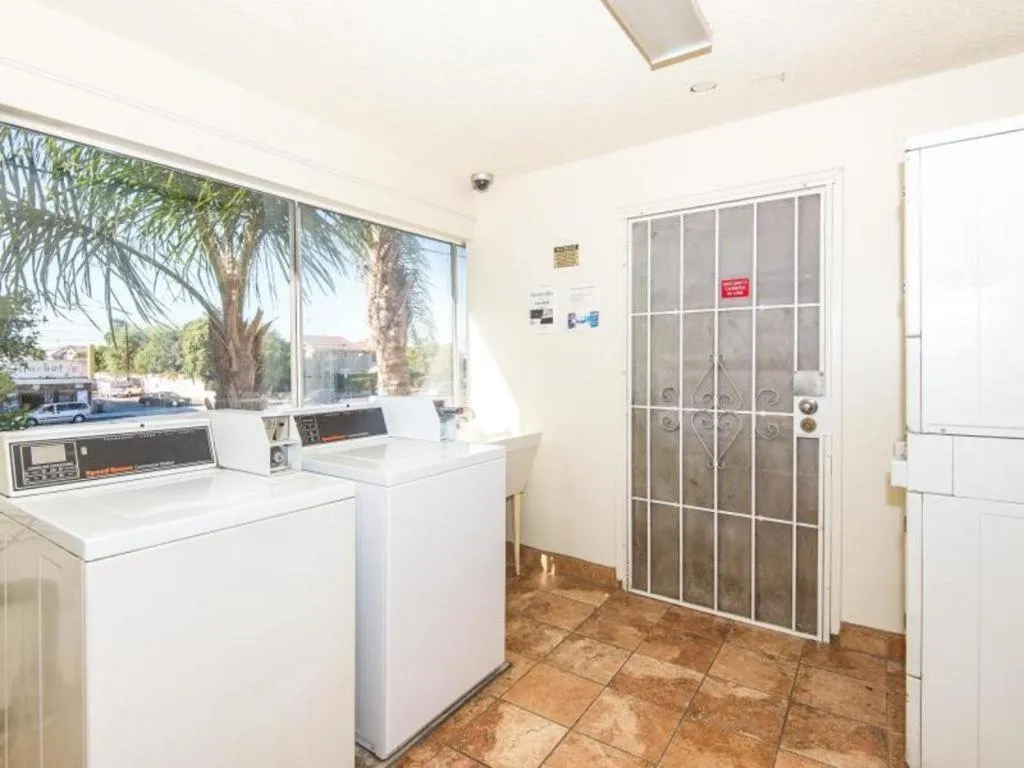 Sea Rock Inn - Los Angeles