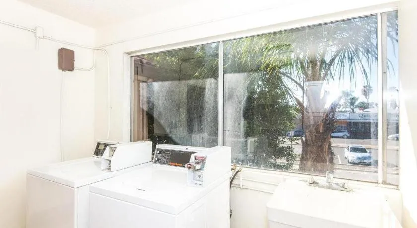 Sea Rock Inn - Los Angeles