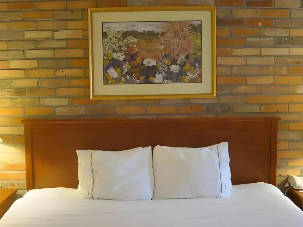 Bed in Holiday Inn Express Toronto East - Scarborough By IHG