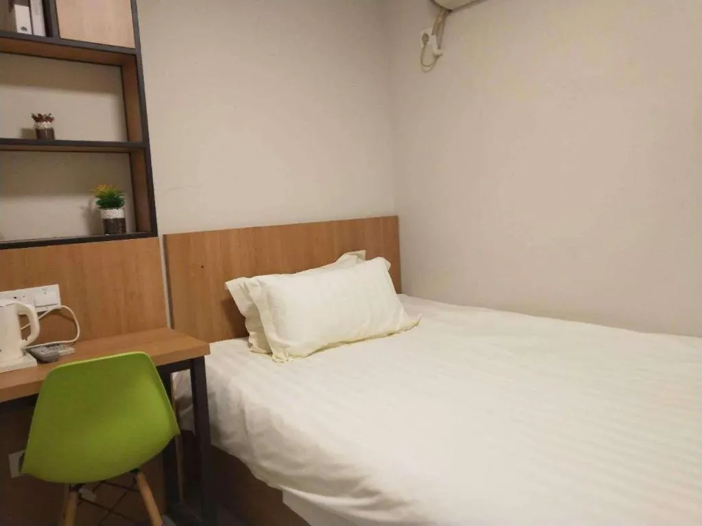 Bed in Jinjiang Inn Style Ningbo Railway Station