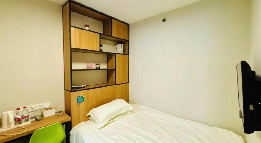 Bed in Jinjiang Inn Style Ningbo Railway Station