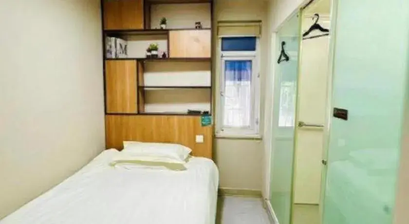 Bed in Jinjiang Inn Style Ningbo Railway Station Bed in Jinjiang Inn Style Ningbo Railway Station