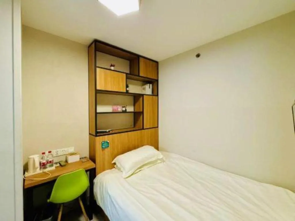 Bed in Jinjiang Inn Style Ningbo Railway Station