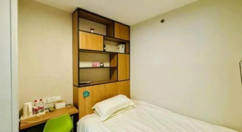 Bed in Jinjiang Inn Style Ningbo Railway Station