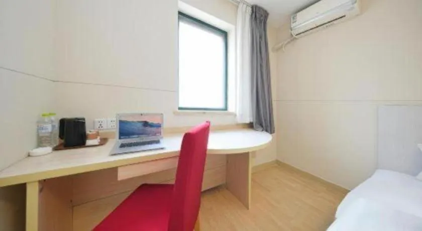 Bed in Jinjiang Inn Qingdao Hangzhou Rd.