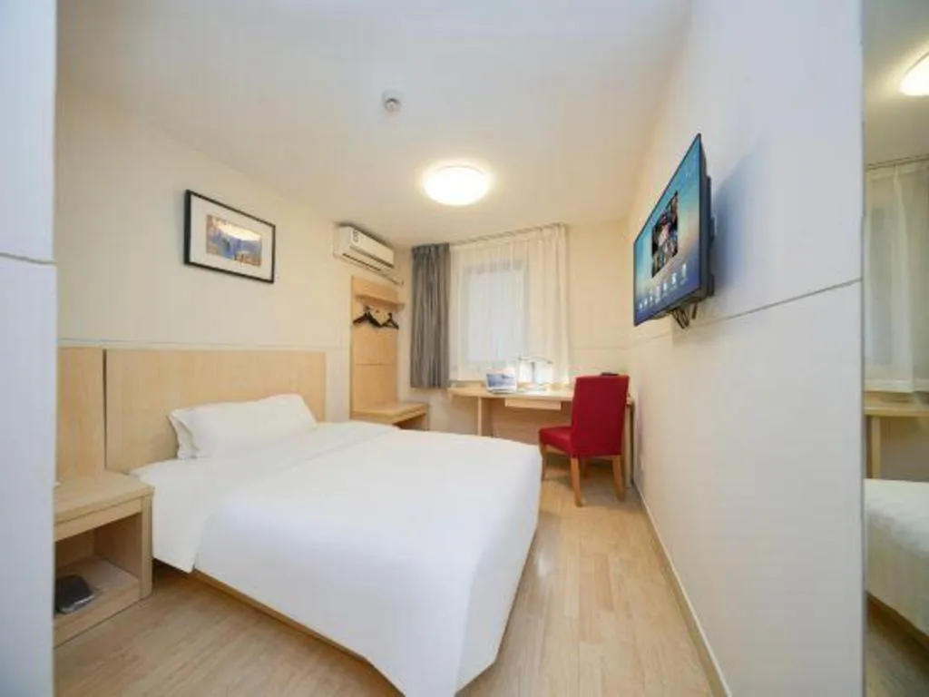 Bed in Jinjiang Inn Qingdao Hangzhou Rd.