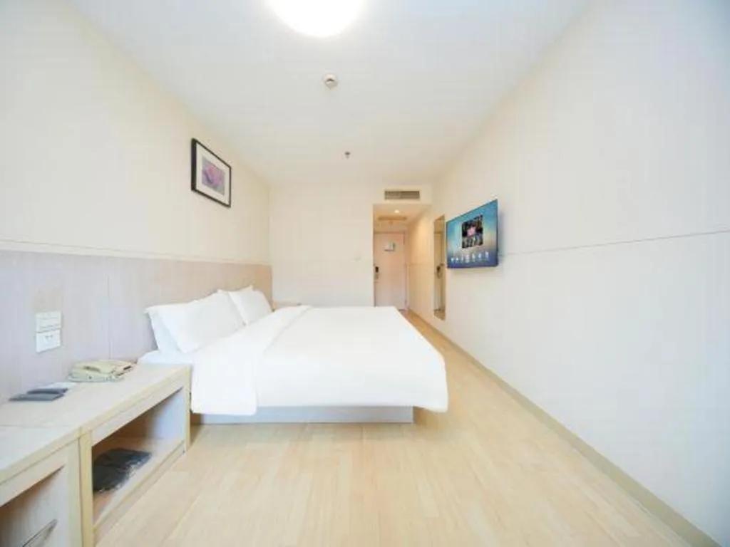 Bed in Jinjiang Inn Qingdao Hangzhou Rd.