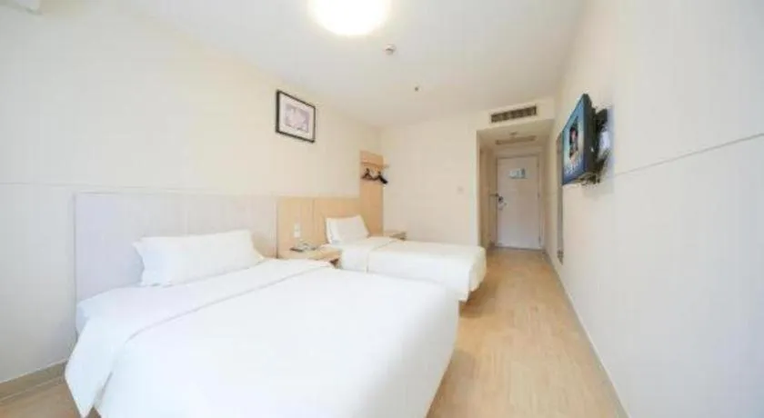 Bed in Jinjiang Inn Qingdao Hangzhou Rd.