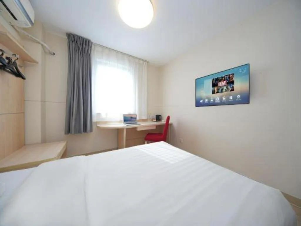 Bed in Jinjiang Inn Qingdao Hangzhou Rd.