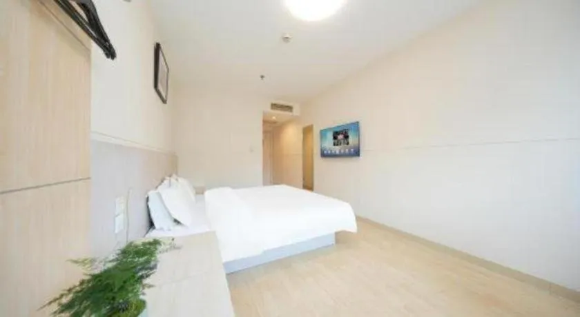 Bed in Jinjiang Inn Qingdao Hangzhou Rd.