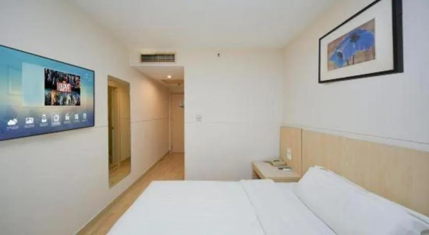 Bed in Jinjiang Inn Qingdao Hangzhou Rd.