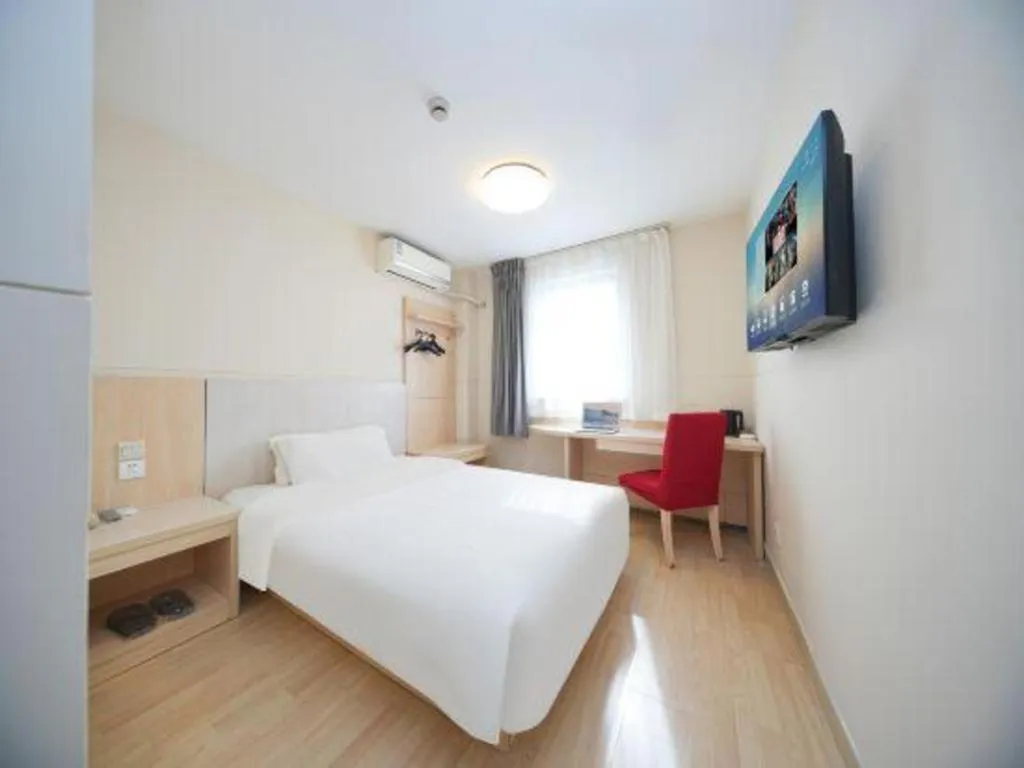 Bed in Jinjiang Inn Qingdao Hangzhou Rd.