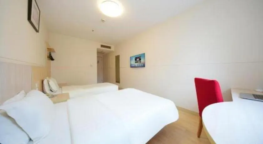 Bed in Jinjiang Inn Qingdao Hangzhou Rd.