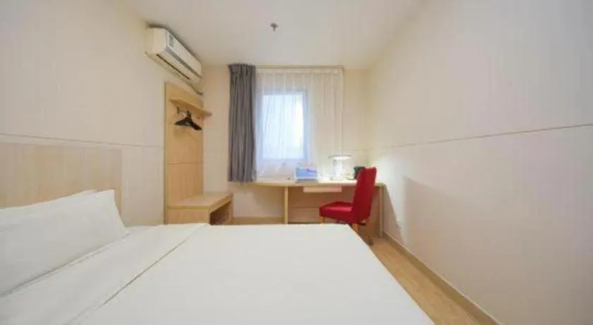 Bed in Jinjiang Inn Qingdao Hangzhou Rd.