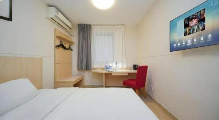 Bed in Jinjiang Inn Qingdao Hangzhou Rd.