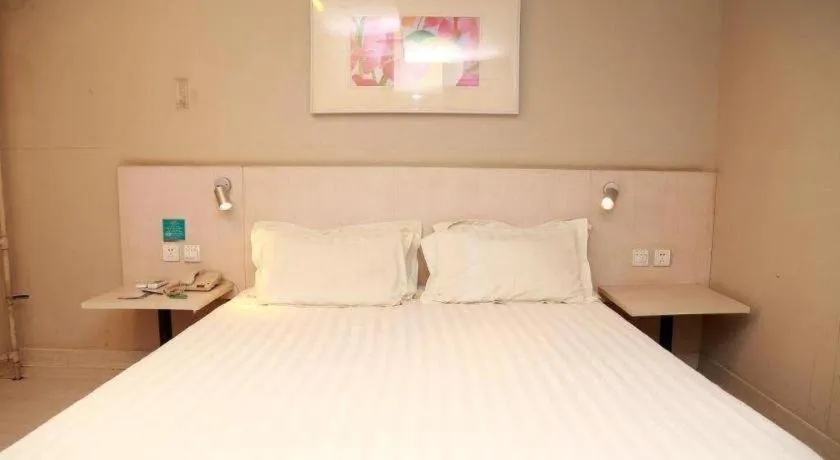 Bed in Jinjiang Inn Tianjin Station Jinwan Square