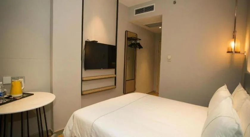 Bed in Jinjiang Inn Tianjin Station Jinwan Square