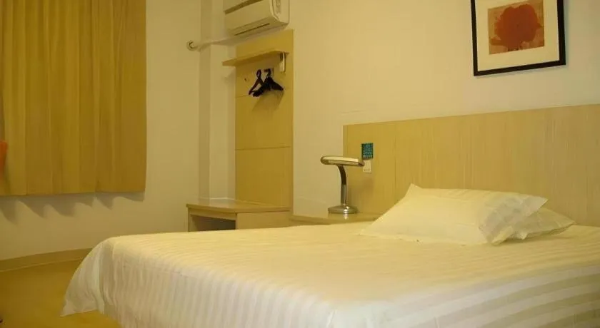Bed in Jinjiang Inn Shanghai Songjiang University Town