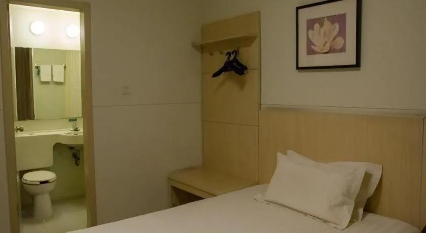 Bed in Jinjiang Inn Shanghai Songjiang University Town