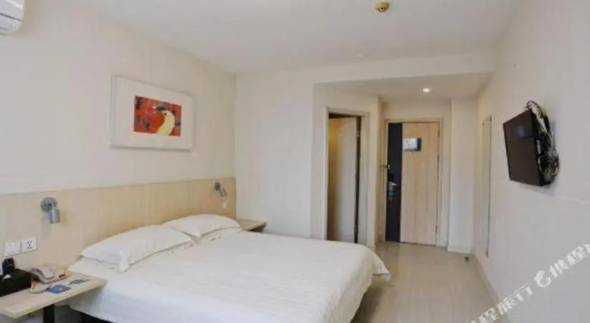 Bed in Jinjiang Inn Chengdu Kuanzhai Alley Jinxianqiao