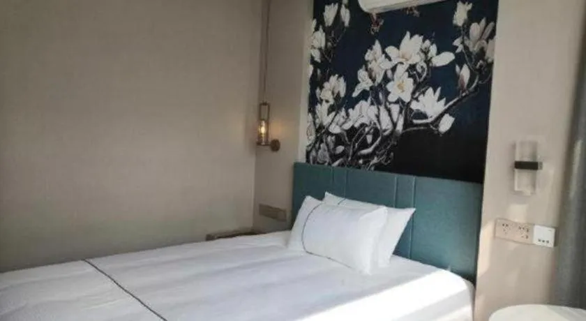 Bed in Jinjiang Inn Chengdu Kuanzhai Alley Jinxianqiao