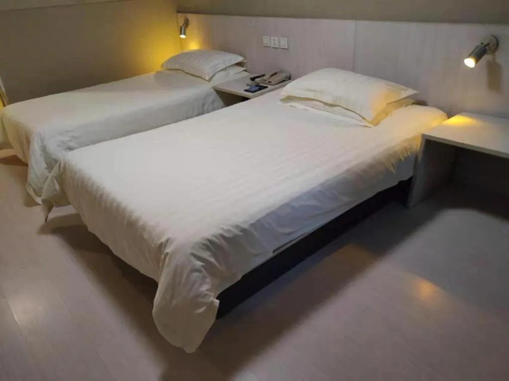 Bed in Jinjiang Inn Wuhan Hanjiang Road Metro Station Jiangtan Pedestrian Street