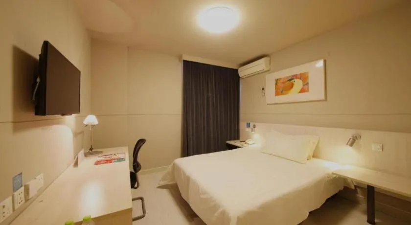 Bed in Jinjiang Inn Wuhan Hanjiang Road Metro Station Jiangtan Pedestrian Street