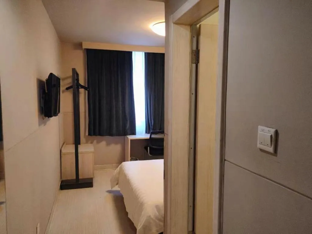 Bed in Jinjiang Inn Wuhan Hanjiang Road Metro Station Jiangtan Pedestrian Street