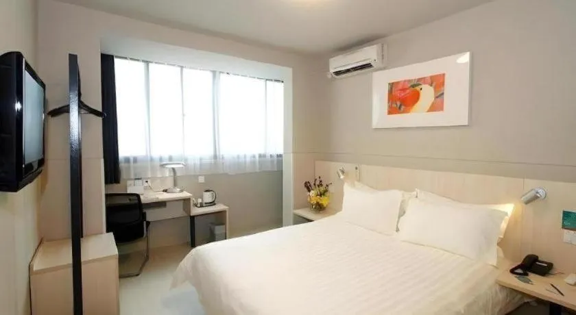 Bed in Jinjiang Inn Wuhan Hanjiang Road Metro Station Jiangtan Pedestrian Street