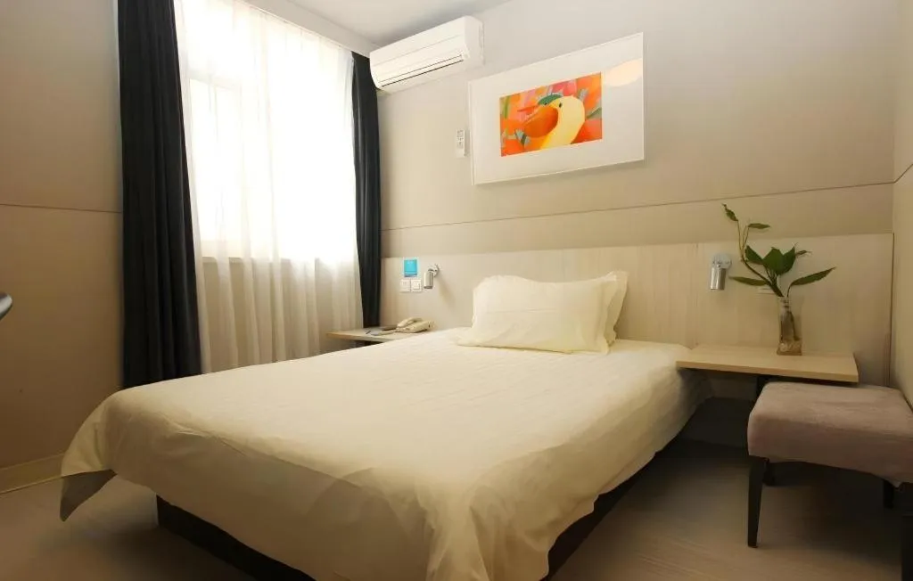 Bed in Jinjiang Inn Wuhan Hanjiang Road Metro Station Jiangtan Pedestrian Street