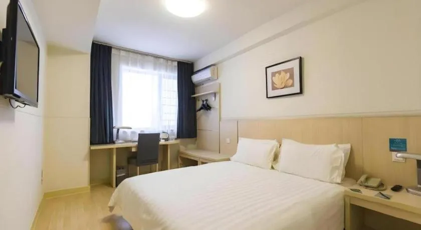 Bed in Jinjiang Inn Wuhan Hanjiang Road Metro Station Jiangtan Pedestrian Street