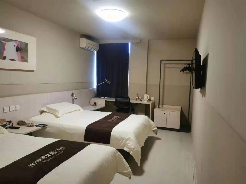 Bed in Jinjiang Inn Wuhan Hanjiang Road Metro Station Jiangtan Pedestrian Street