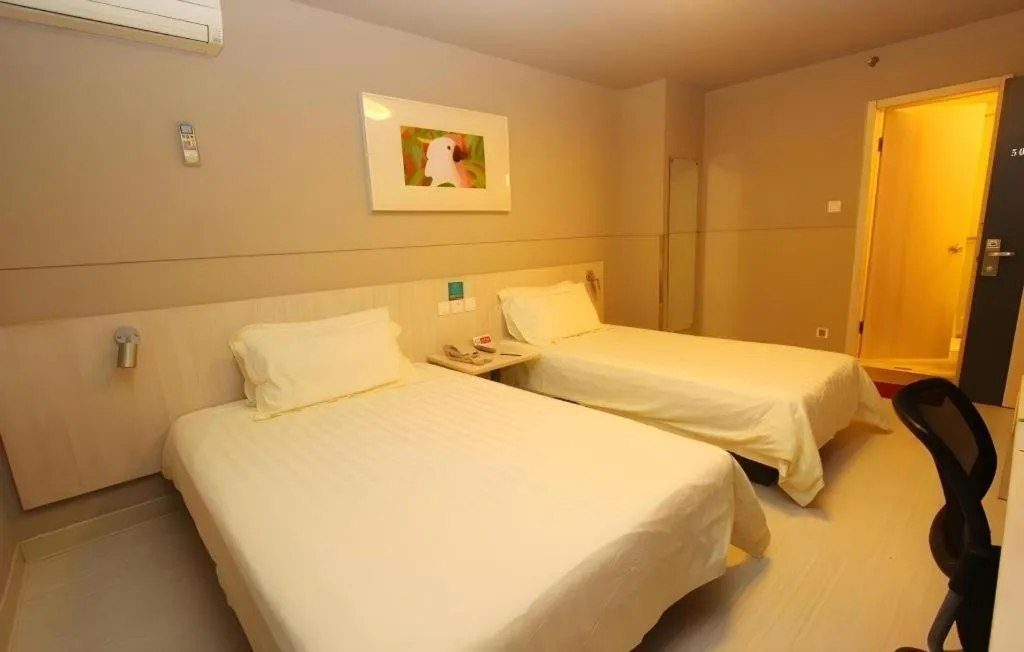 Bed in Jinjiang Inn Wuhan Hanjiang Road Metro Station Jiangtan Pedestrian Street