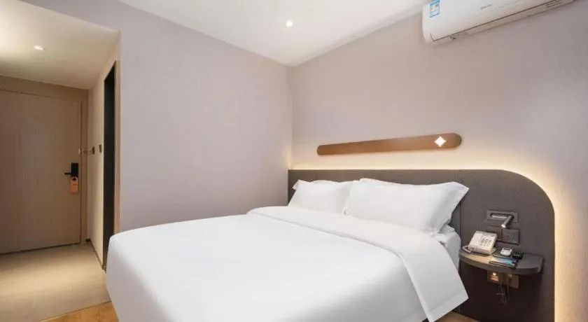 Bed in Jinjiang Inn Wuhan Hanjiang Road Metro Station Jiangtan Pedestrian Street