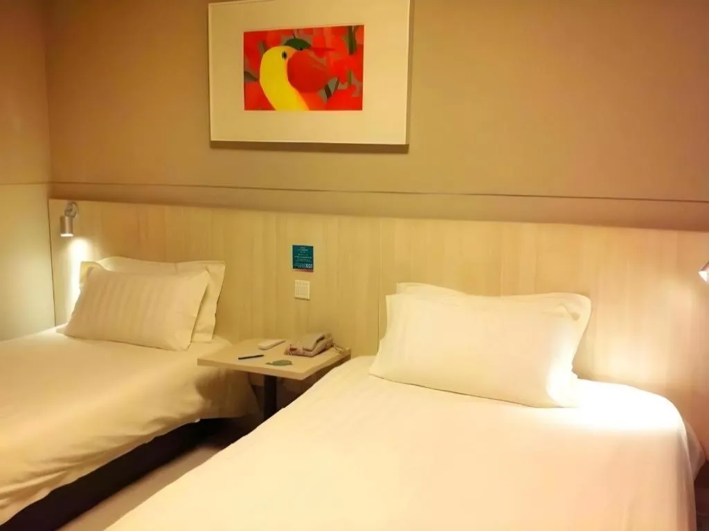 Bed in Jinjiang Inn Wuhan Hanjiang Road Metro Station Jiangtan Pedestrian Street