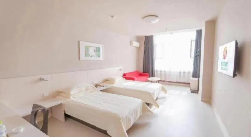 Bed in Jinjiang Inn JiNan Daminghu New Scenic Area Lishan Road