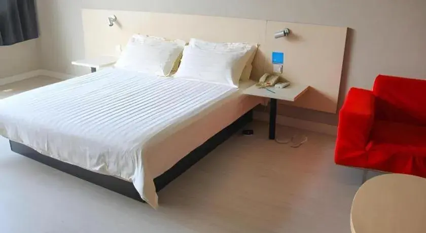 Bed in Jinjiang Inn JiNan Daminghu New Scenic Area Lishan Road Bed in Jinjiang Inn JiNan Daminghu New Scenic Area Lishan Road