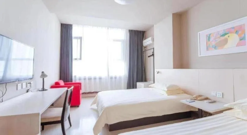 Bed in Jinjiang Inn JiNan Daminghu New Scenic Area Lishan Road
