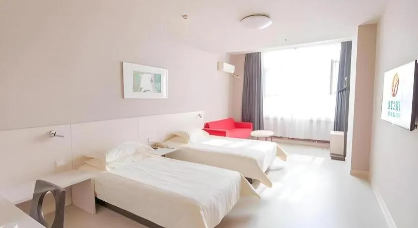 Bed in Jinjiang Inn JiNan Daminghu New Scenic Area Lishan Road
