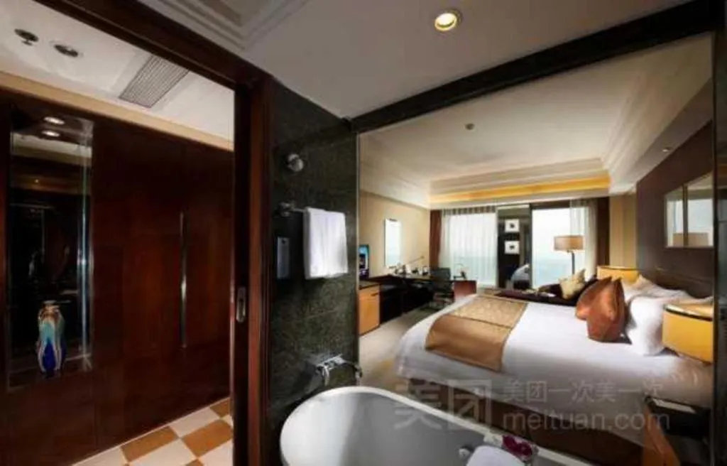 Bed in New Century Hangzhou Grand Hotel